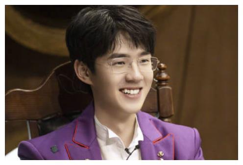 娱乐吃瓜男明星做头发,吃瓜群众揭秘男明星发型大变脸