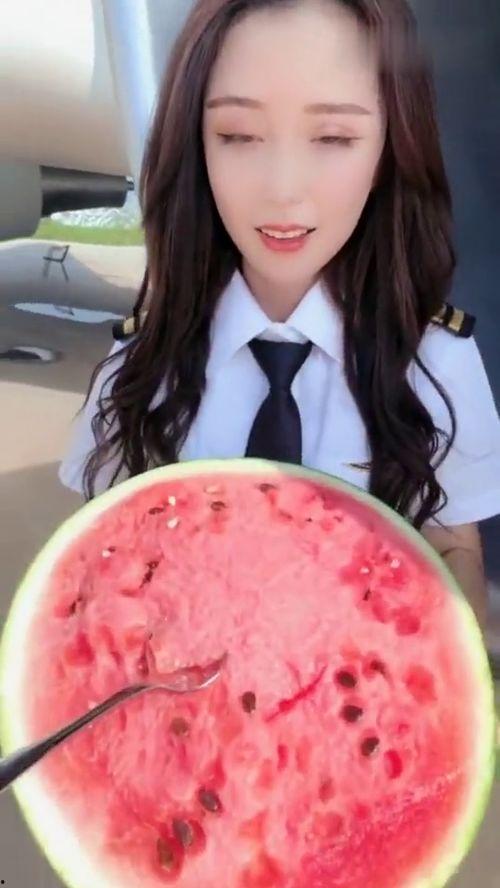 娱乐吃瓜直播间老燕子,揭秘娱乐圈幕后故事