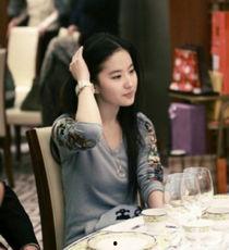 明星吃瓜娱乐小葱花视频,娱乐圈幕后故事大揭秘