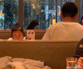 娱乐圈吃瓜的两人,娱乐圈两大瓜王联手揭秘幕后真相