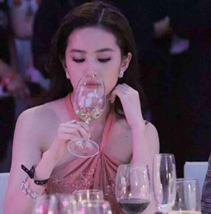 糖豆豆娱乐圈吃瓜合集,揭秘明星幕后故事，吃瓜合集大放送